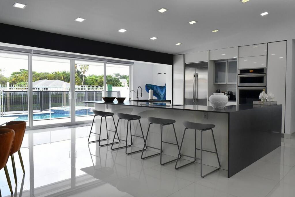 Luxurious With Bbq, Hot Tub, Heated Pool & Wifi - L36 Casa de férias Miami