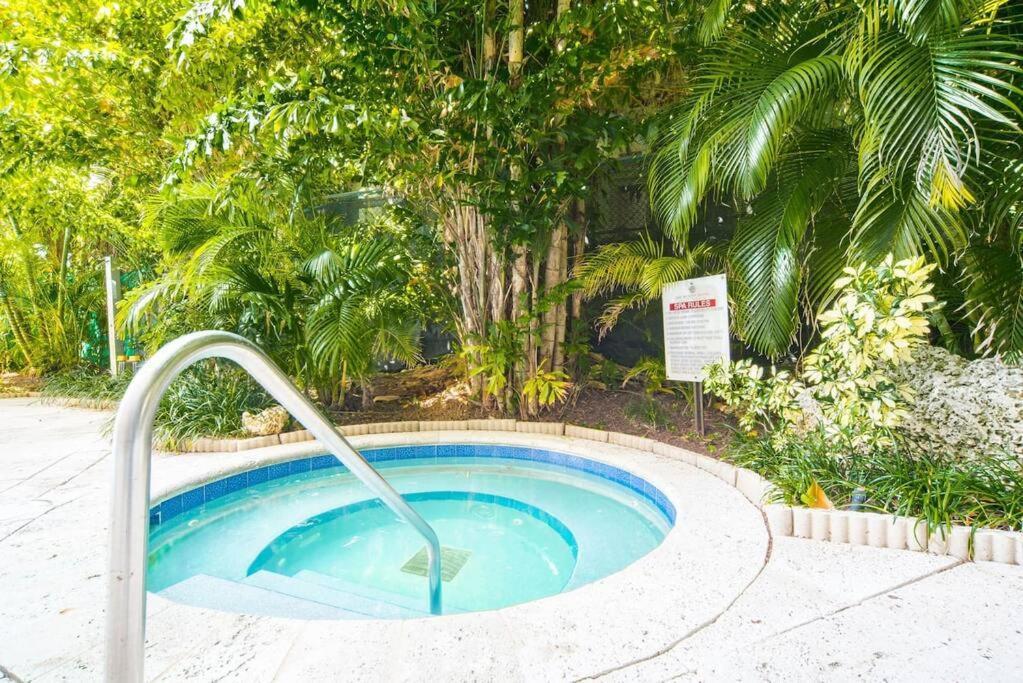 Relaxing In The Grove, Free Parking * Miami