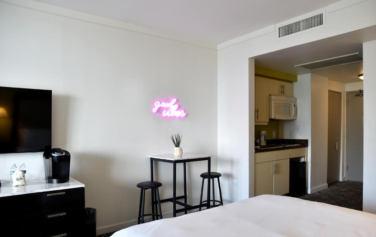 Stunning 12th Floor In The Heart Of Grove