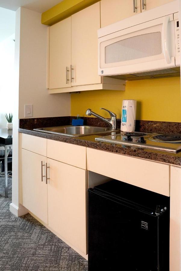 Stunning 12th Floor In The Heart Of Grove *