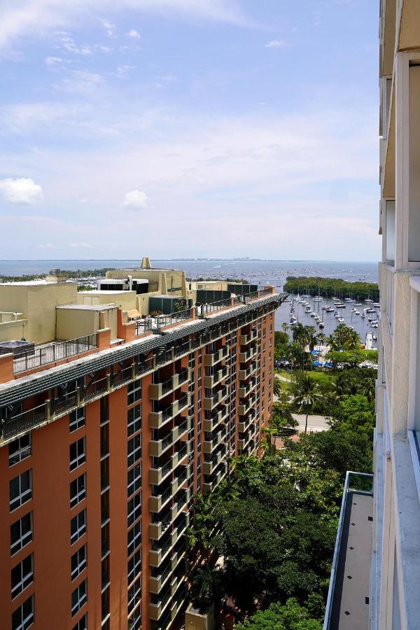 Stunning 12th Floor In The Heart Of Grove *