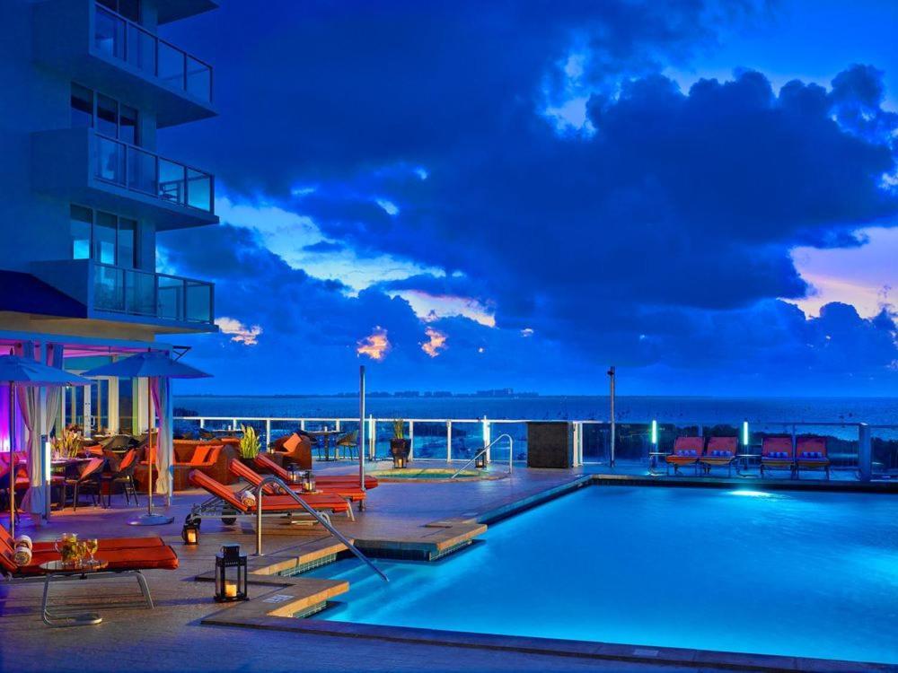 Stunning 12th Floor In The Heart Of Grove