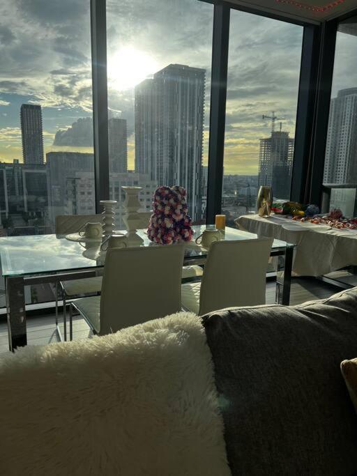 Spacious And Luxurious In Downtown