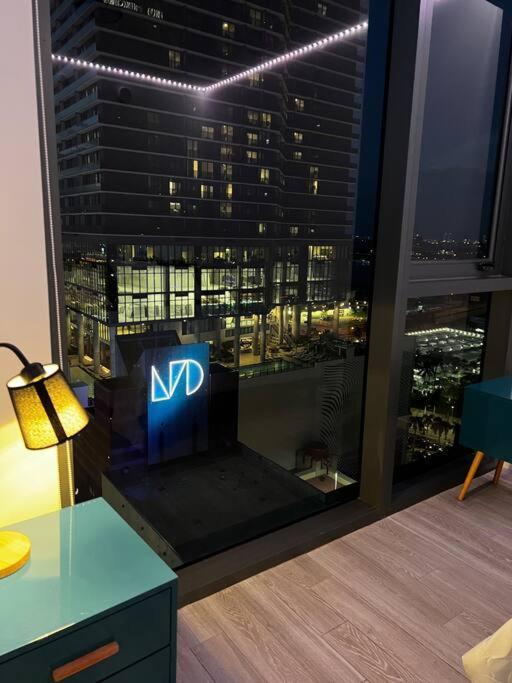 Spacious And Luxurious In Downtown Apartment *