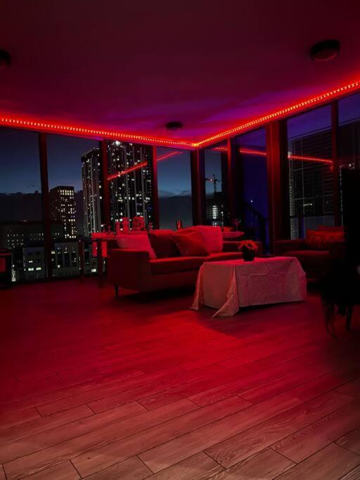 Apartment Spacious And Luxurious In Downtown *