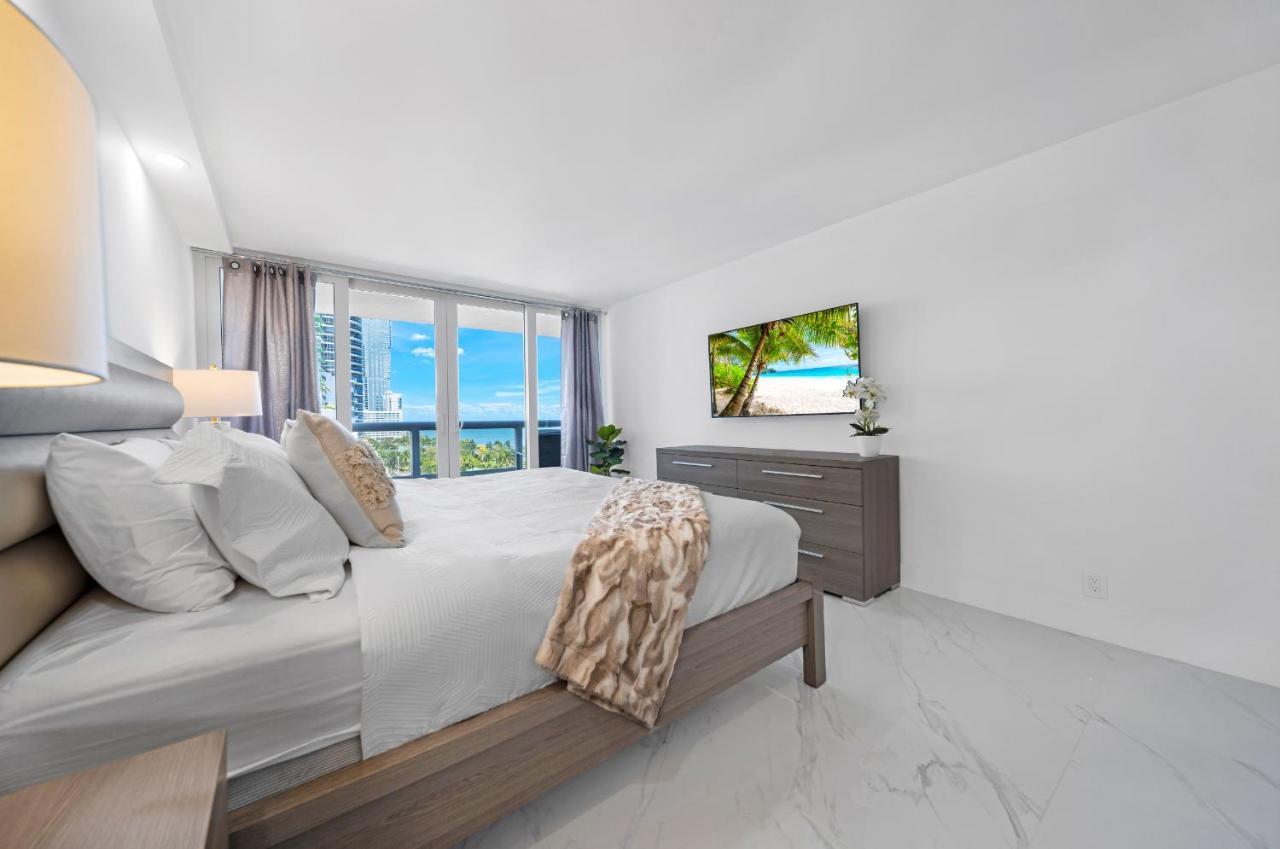 Beyond The Biscayne Bay Apartment *