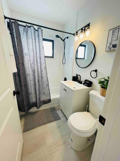 Holiday home Charming 2 Bedroom Near Calle Ocho Kasey Center Downtown Beaches *