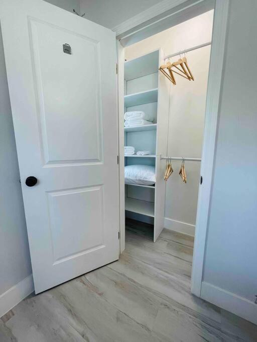 Charming 2 Bedroom Near Calle Ocho Kasey Center Downtown Beaches Holiday home *