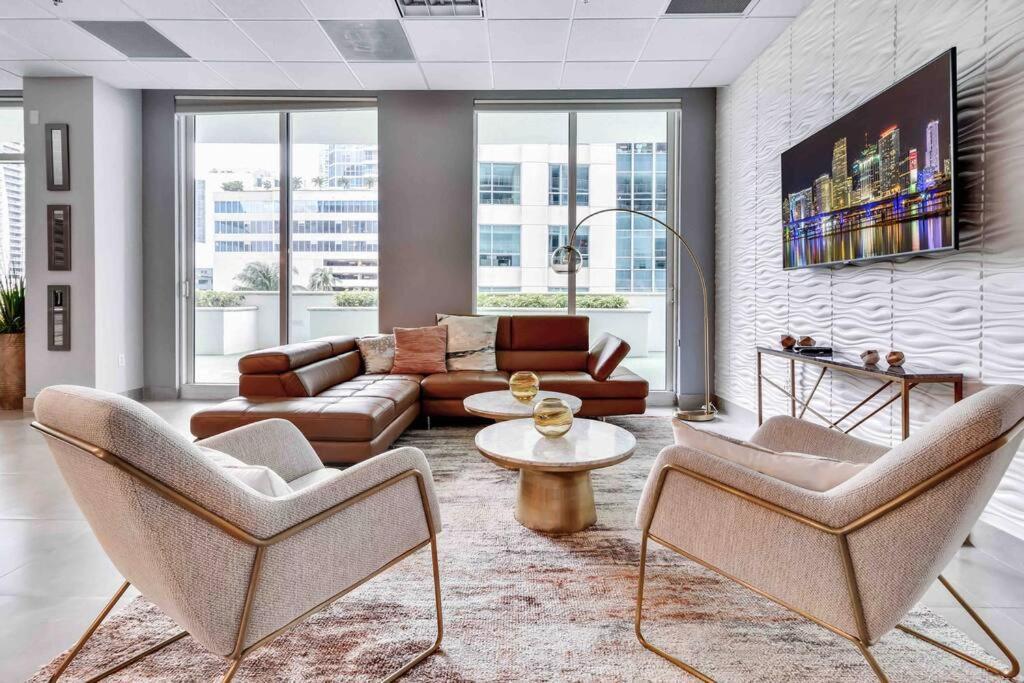 Stylish 2bed 2bath Over Brickell Skyline With Free Parking Apartment *