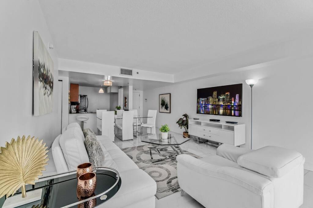 Stylish 2bed 2bath Over Brickell Skyline With Free Parking *