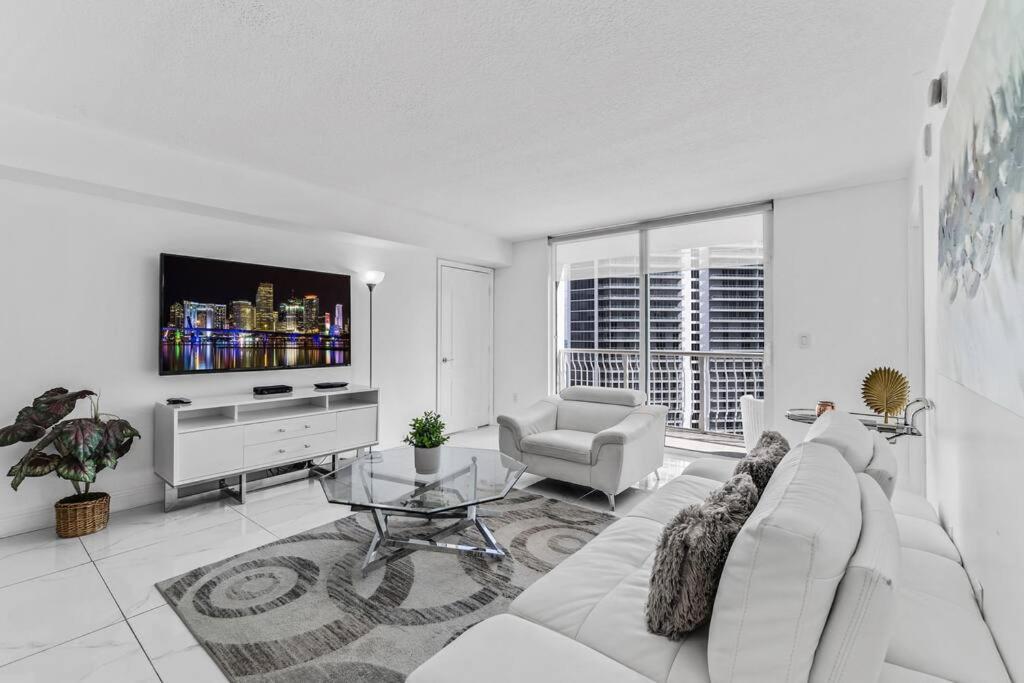Apartment Stylish 2bed 2bath Over Brickell Skyline With Free Parking *