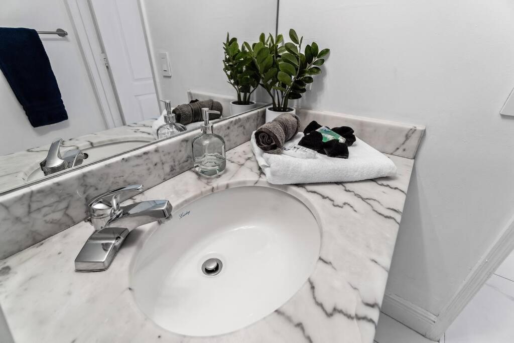 Apartment Stylish 2bed 2bath Over Brickell Skyline With Free Parking Miami