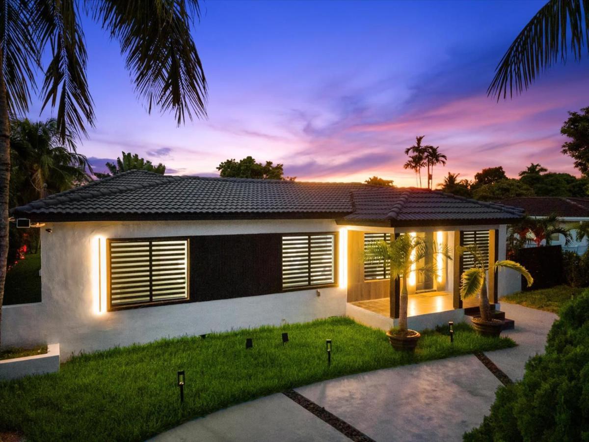 Villalee-jungle Palm Island White Marble Pool Area Holiday home *
