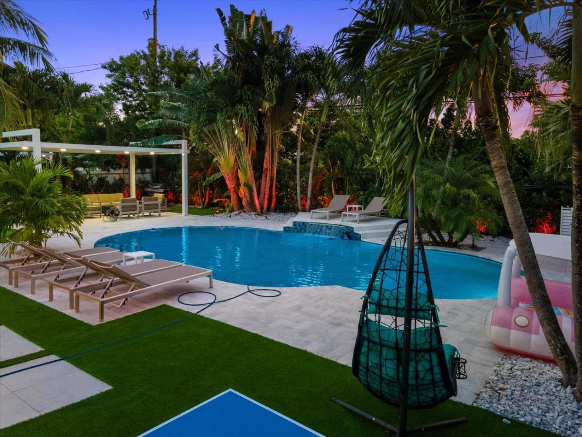 Holiday home Villalee-jungle Palm Island White Marble Pool Area Miami