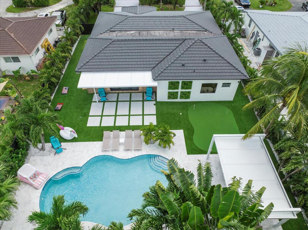 Villalee-jungle Palm Island White Marble Pool Area Holiday home Miami
