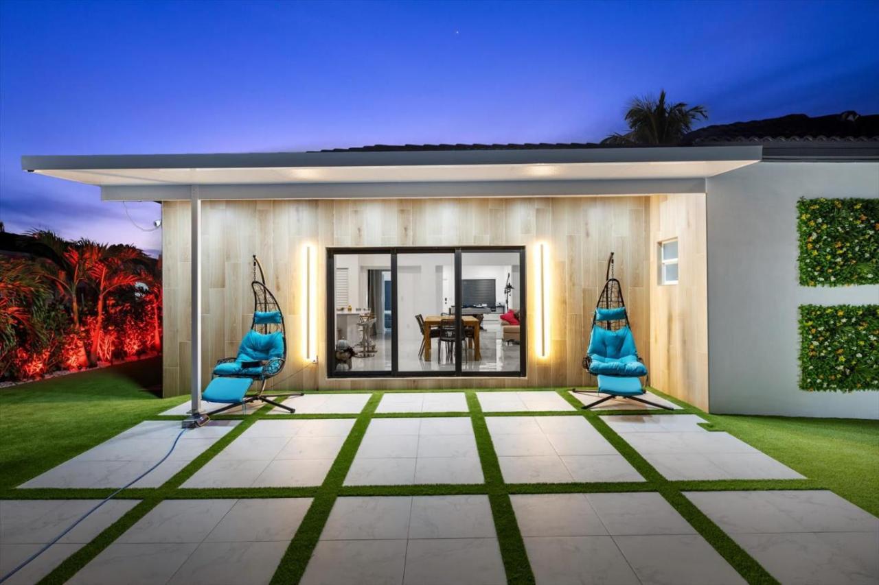 Holiday home Villalee-jungle Palm Island White Marble Pool Area Miami