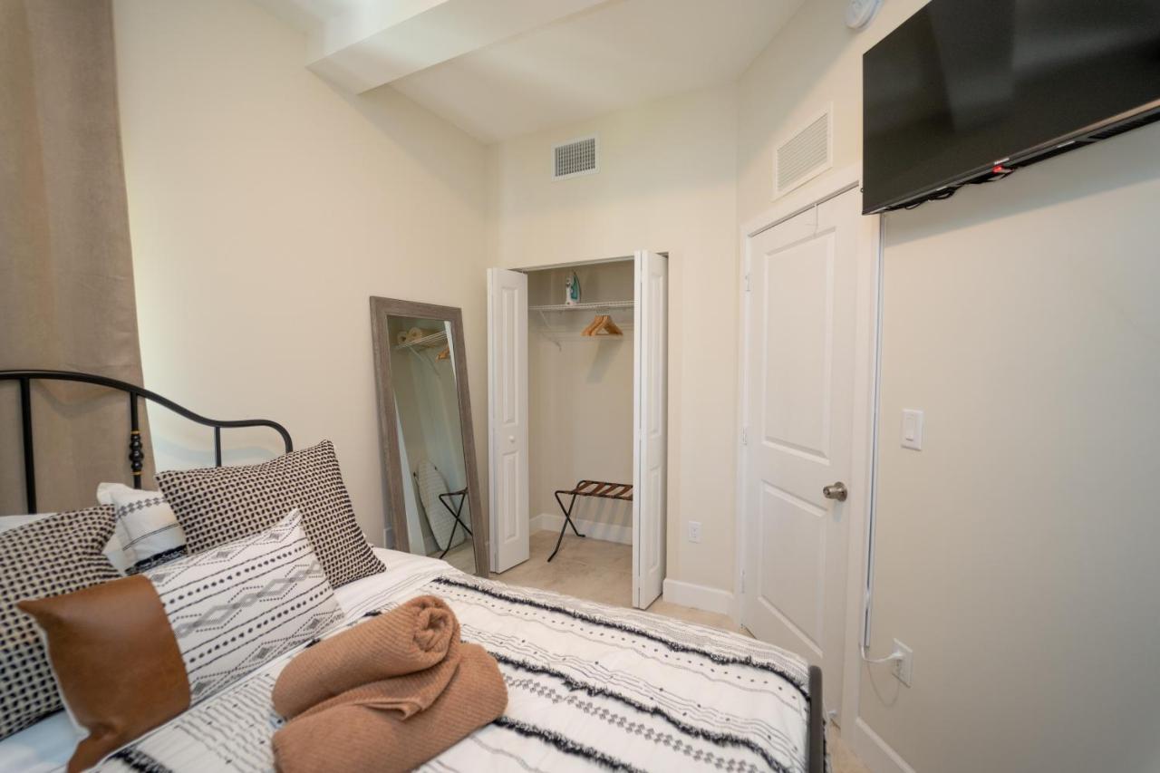 Luxury Vacation! Next To Wynwood & Design District Apartment