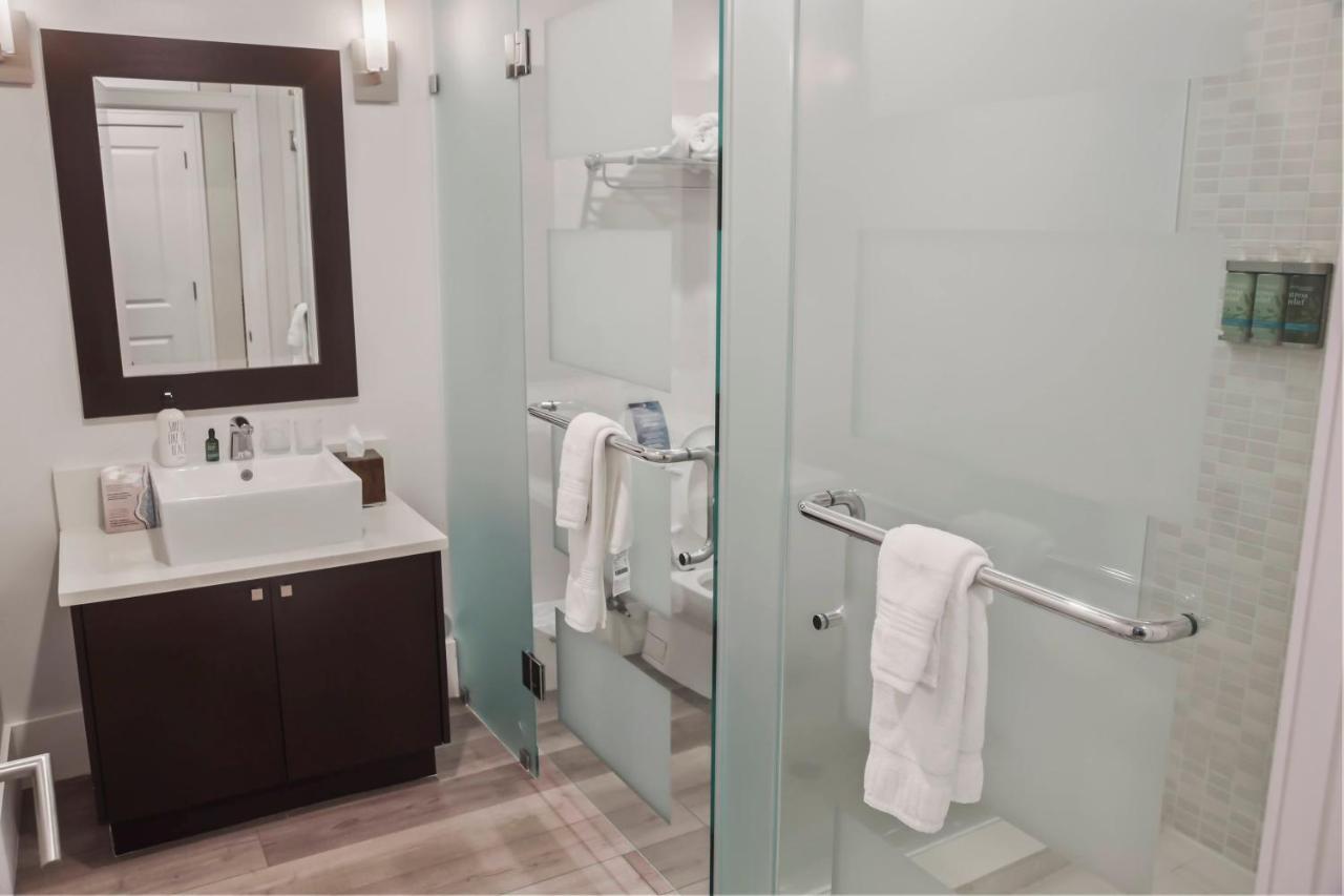 Upscale In The Heart Of *