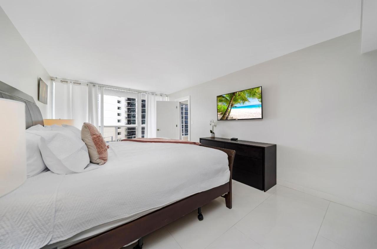 Azure Skies High Floor Apartment *