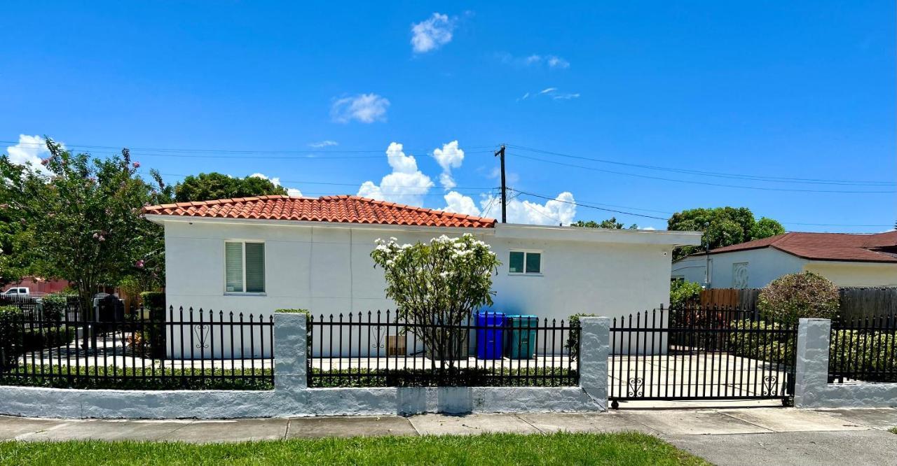 Main House 3 Bed 2 Bath & 1 Bed 1 Bath Casa de férias