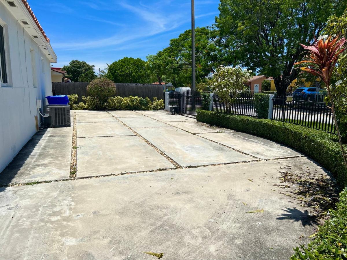 Main House 3 Bed 2 Bath & 1 Bed 1 Bath Miami