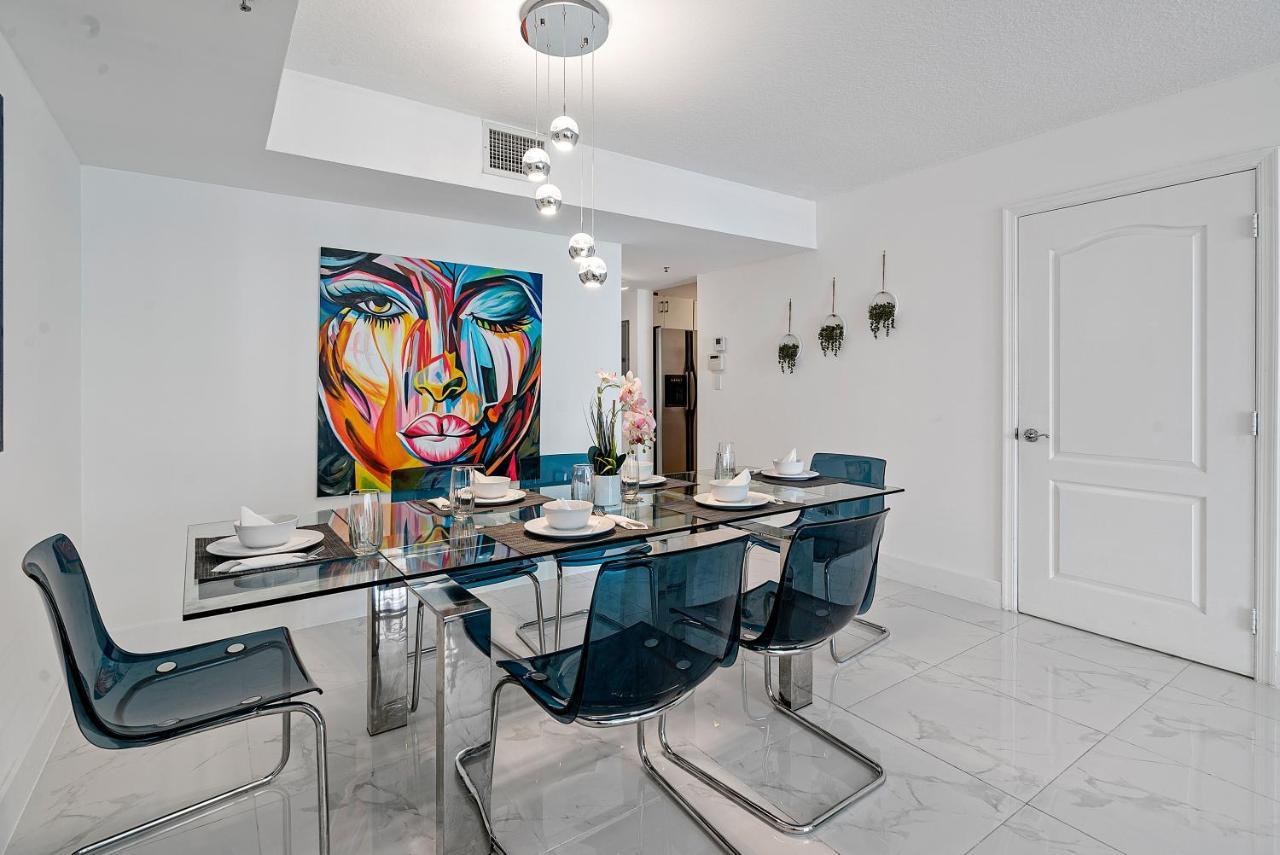 Awesome Penthouse Apt Brickell W/pool * Miami