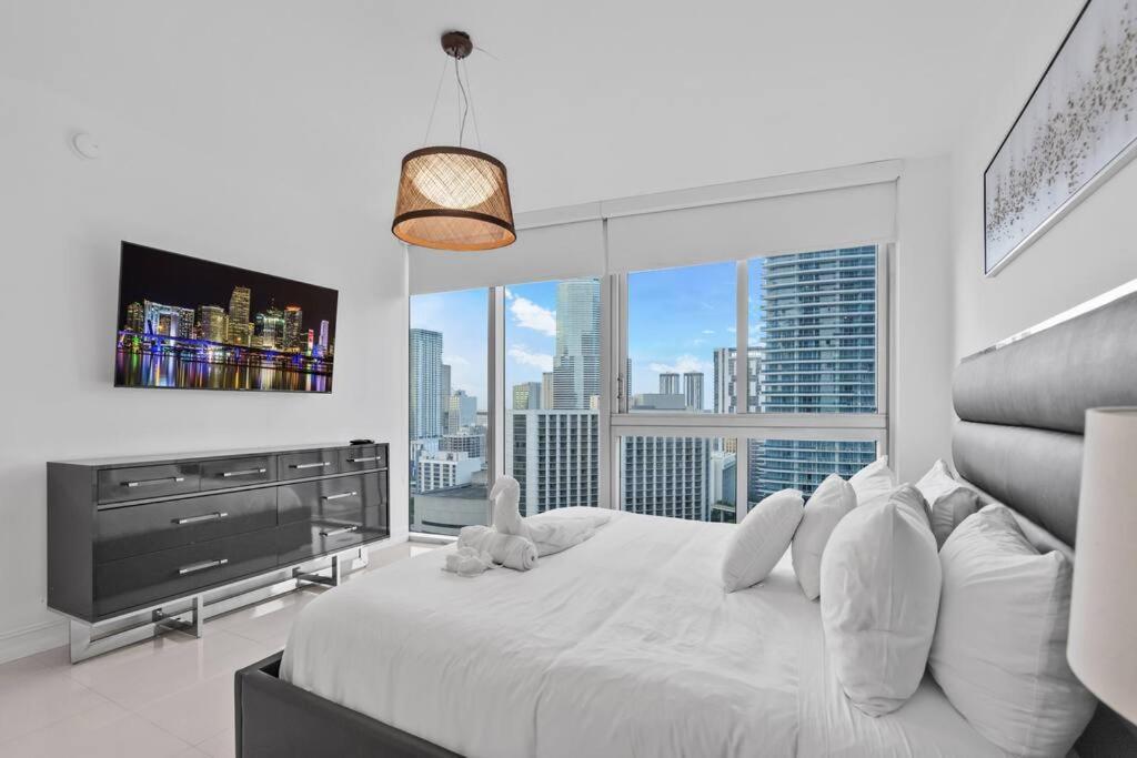 Astonishing 2 Bedroom Brickell Apartment *