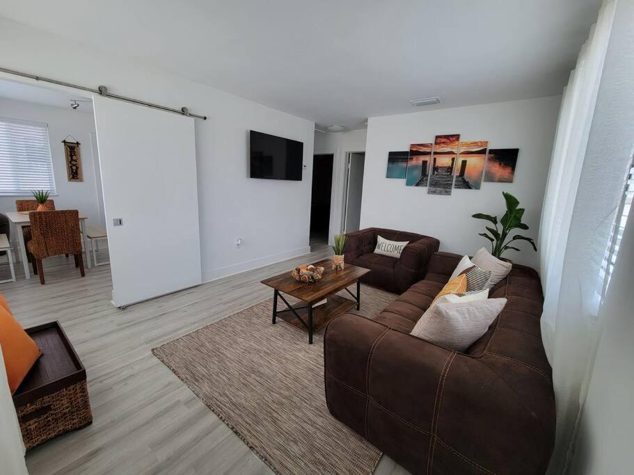 Sol #1 With Free Parking On Premises Apartment Miami