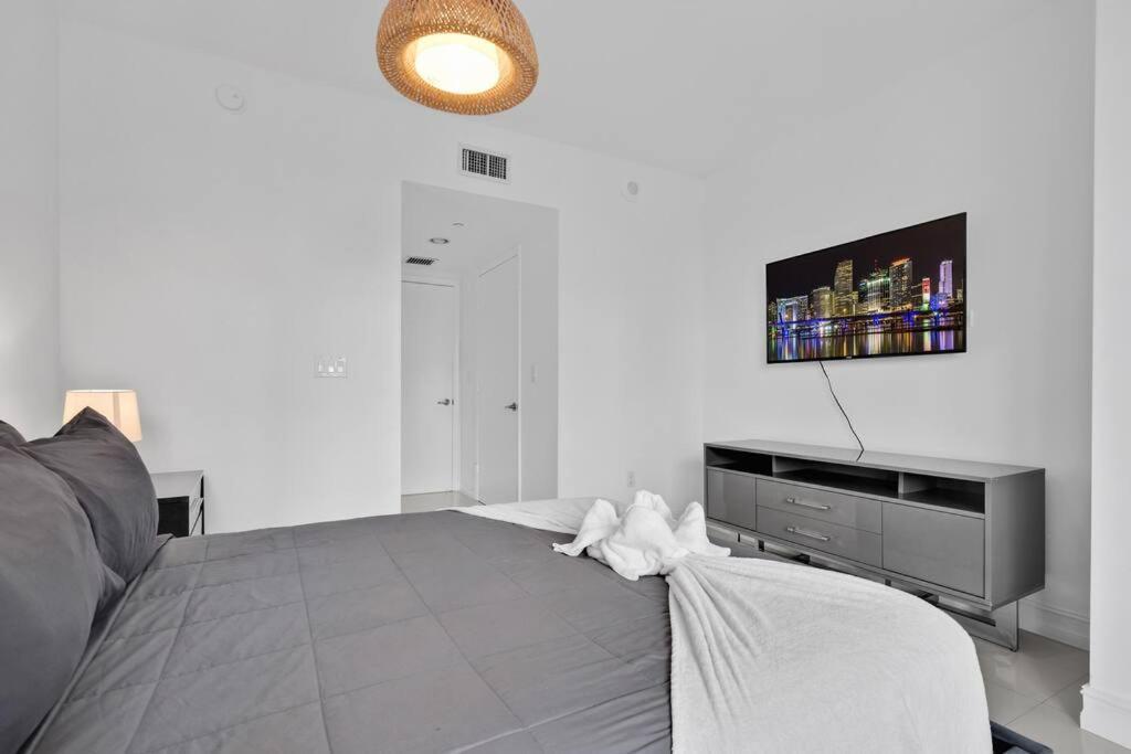 Apartment Astonishing 2 Bedroom Brickell Miami