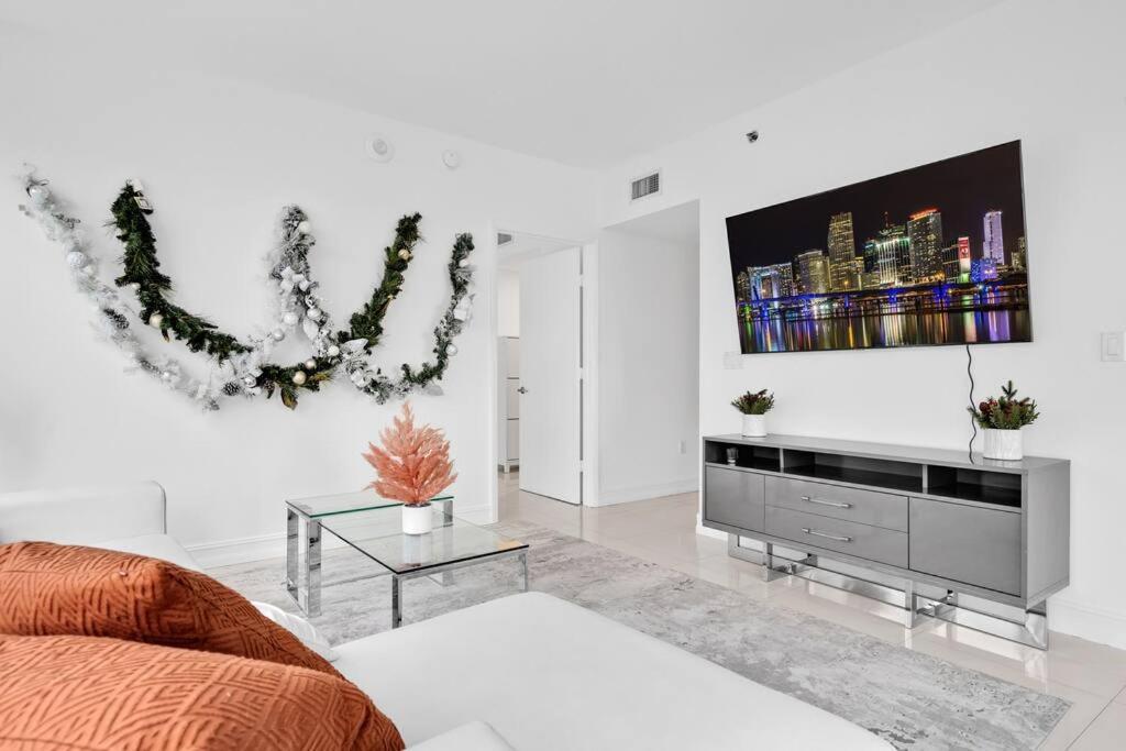 Apartment Astonishing 2 Bedroom Brickell