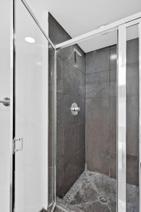 Astonishing 2 Bedroom Brickell Apartment *