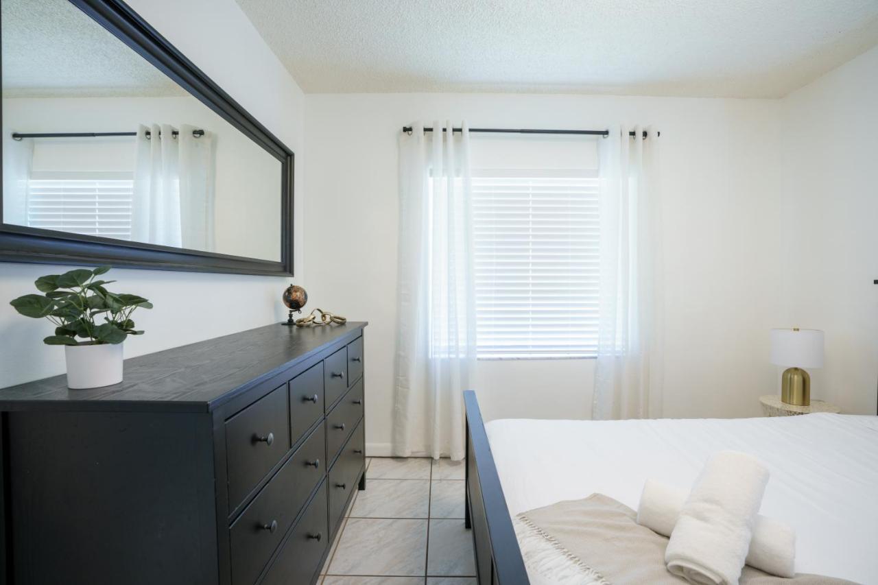 Modern 2 Bedroom In The Heart Of Wynwood Art District Miami