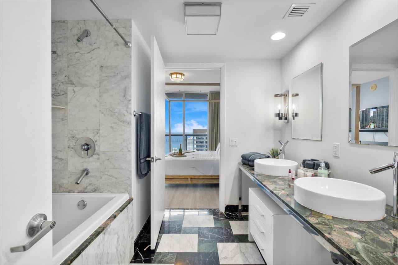 Special Offer At Icon Brickell With Ocean View Apartment