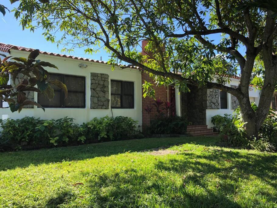 House With Pool- 15 Mins To South Beach Miami