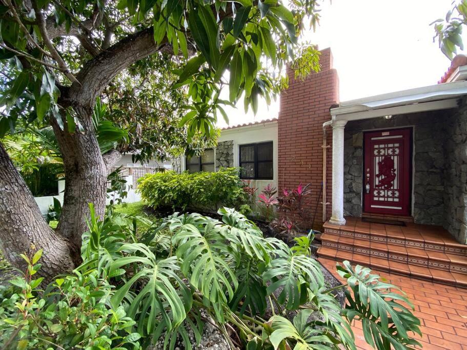 House With Pool- 15 Mins To South Beach Apartment *