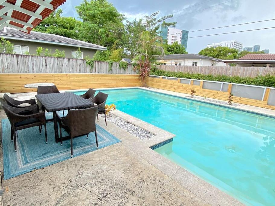 House With Pool- 15 Mins To South Beach Apartment *
