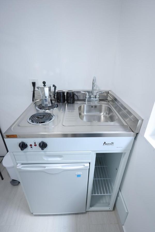 Sweet 1b/1b Kitchen Tv Holiday home Miami