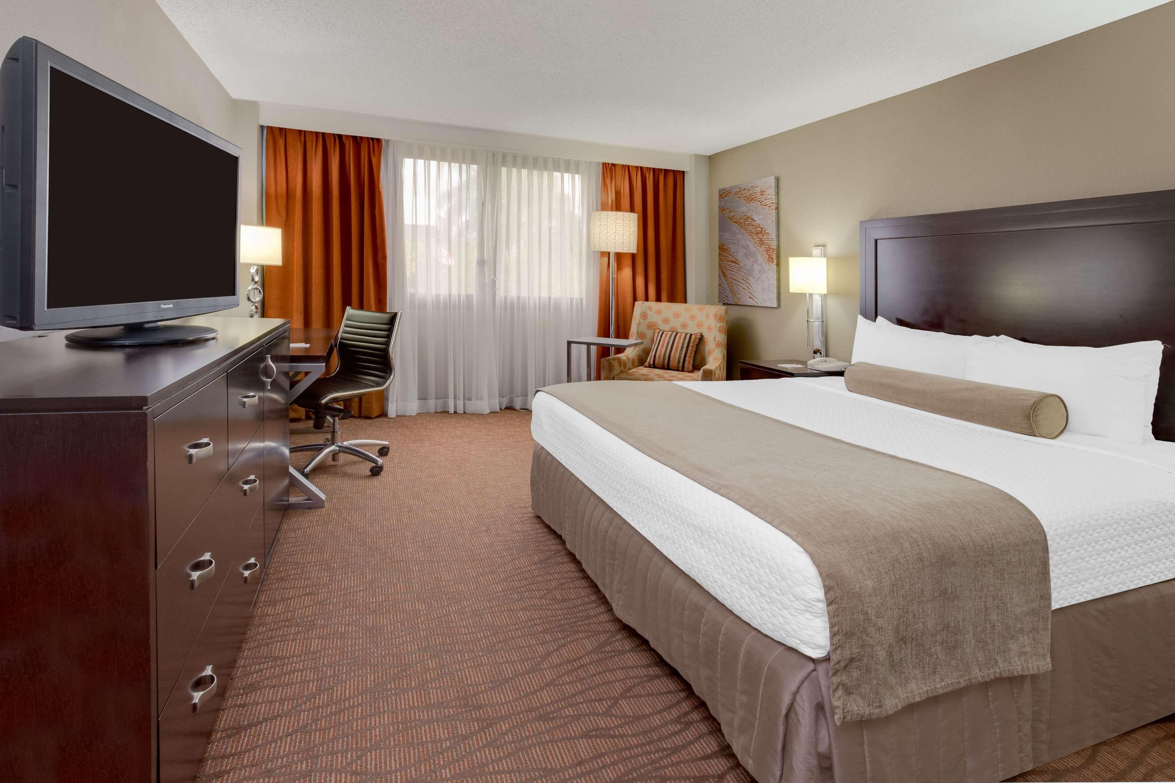 Sonesta Airport 4*
