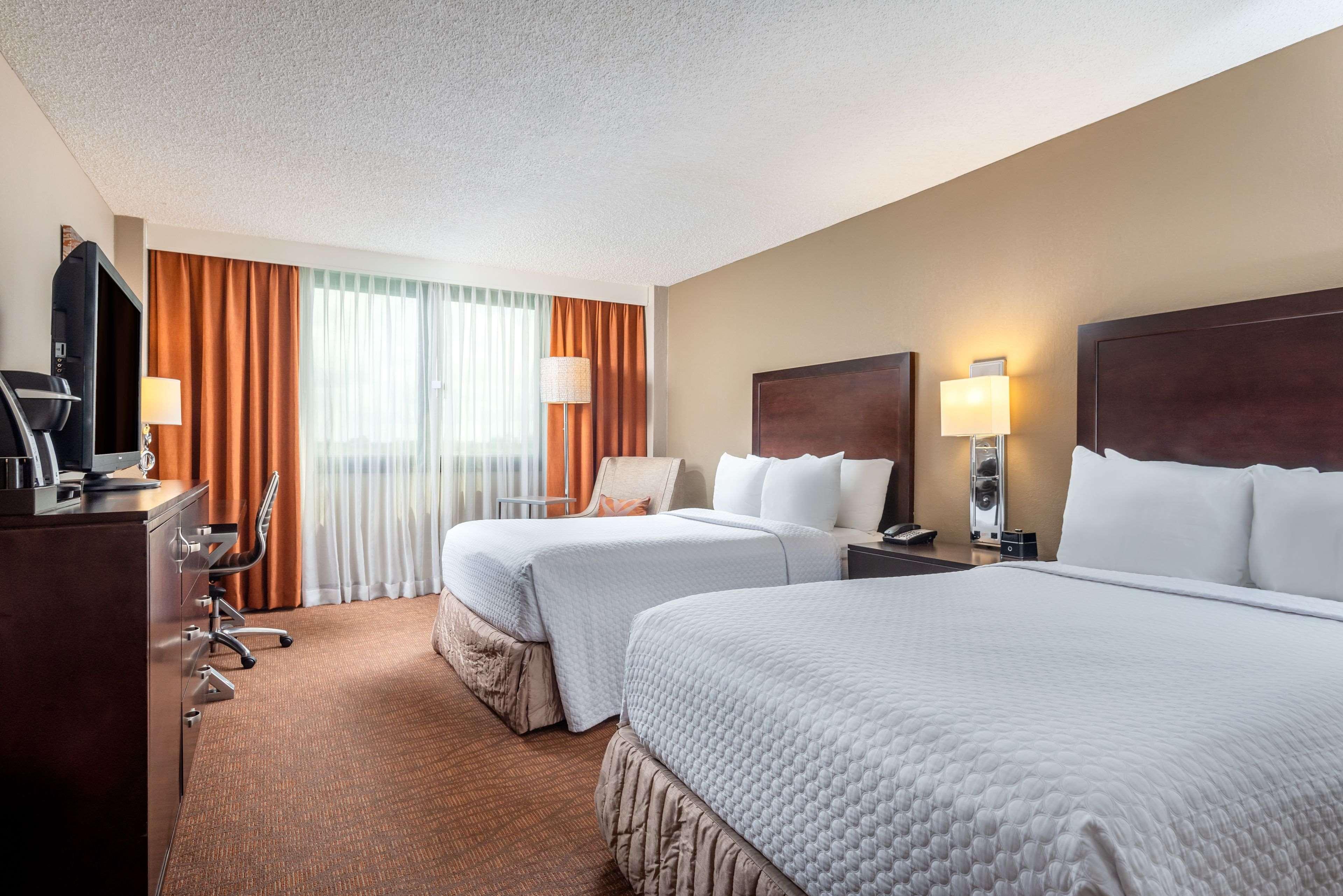 Sonesta Airport Hotel 4*