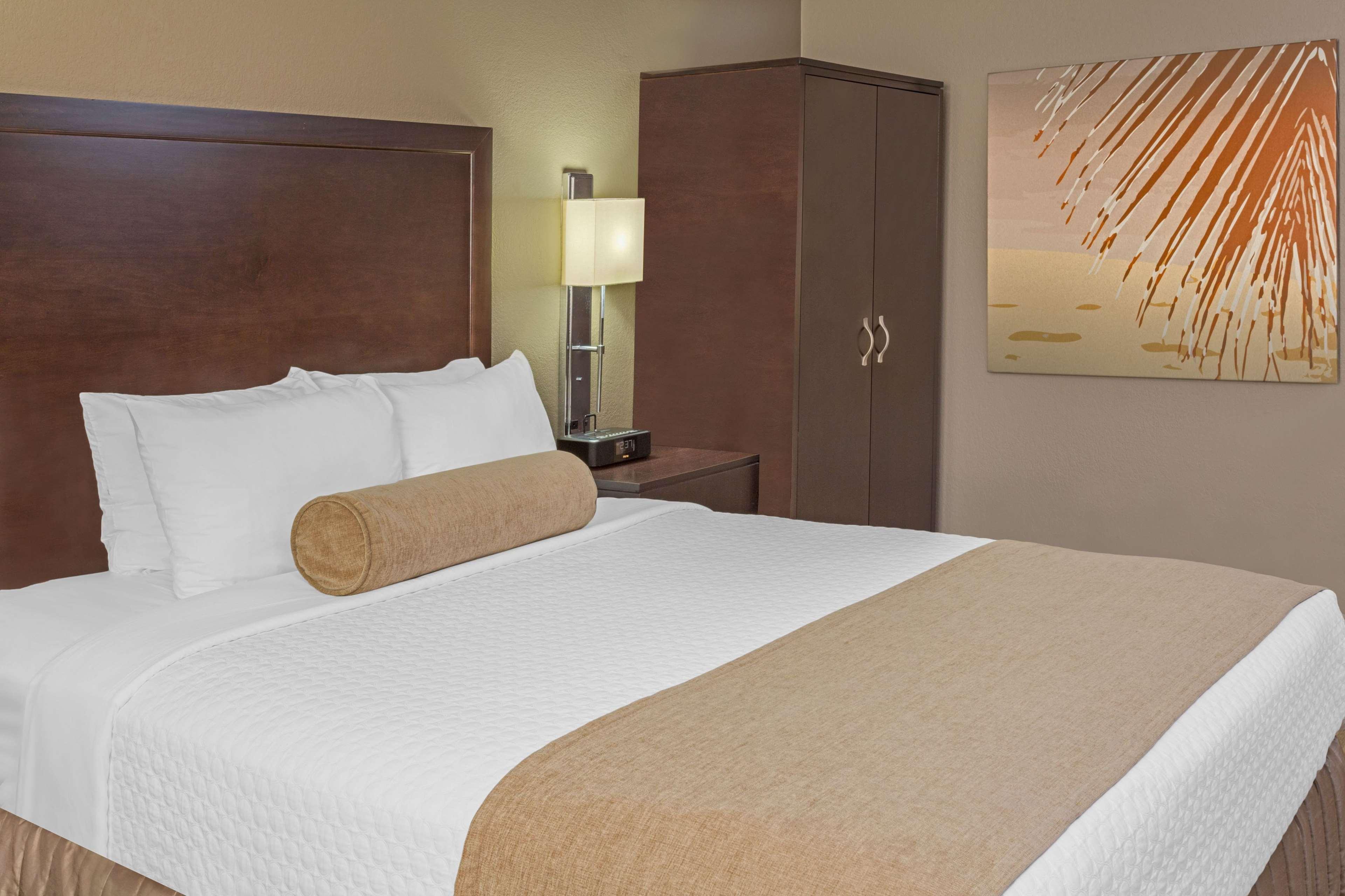 Sonesta Airport Hotel