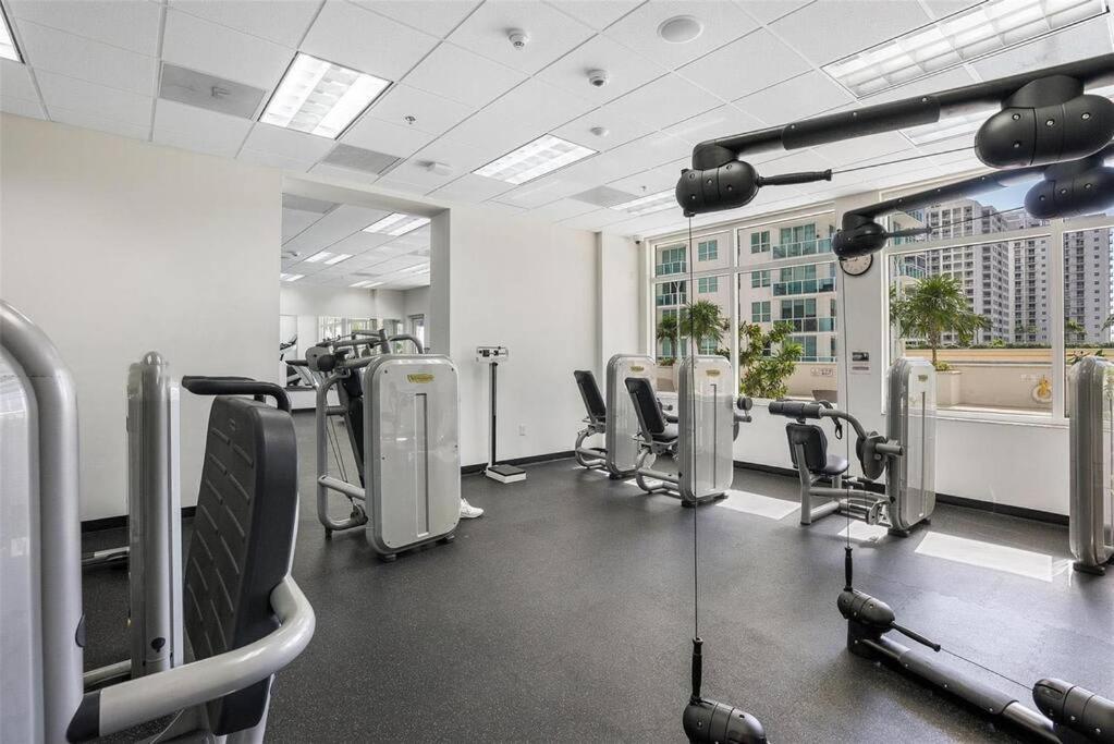 37th Floor Amazing Spacious Unit With Parking *