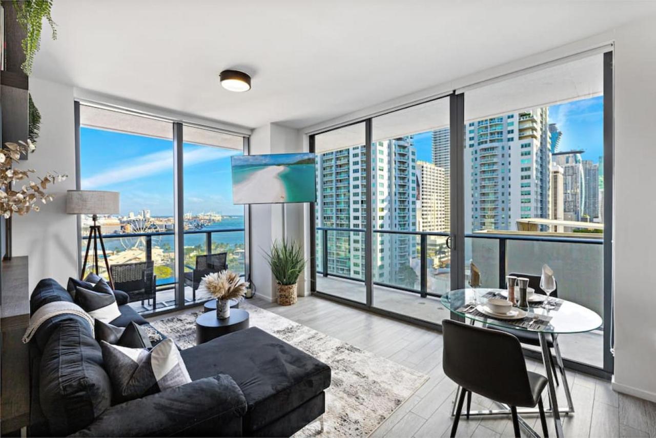 Corner W/ Unrivaled Views Apartment Miami