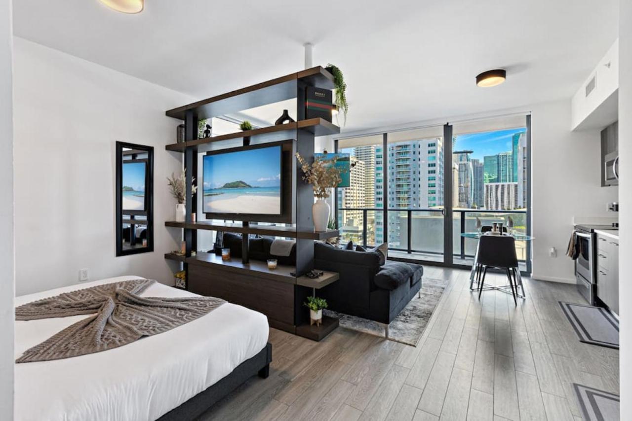 Apartment Corner W/ Unrivaled Views