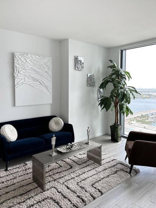 Apartment Downtown 2 Br-sleeps 6- 1-kingbed, Sofabed Miami