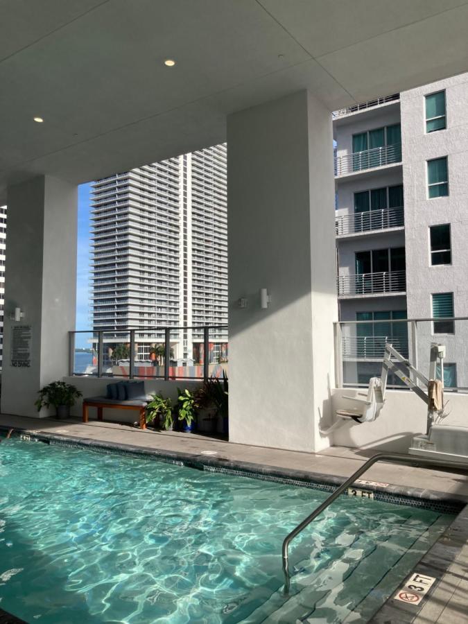 Brand New Modern 1 Bedroom Unit Downtown Apartment