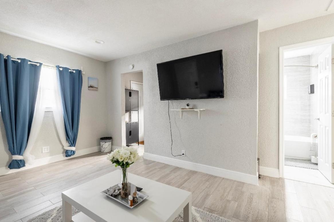 Modern And Comfy *
