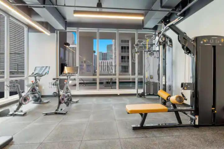 22nd Floor 1br Yotelpad Downtown Pool And Gym Apartment