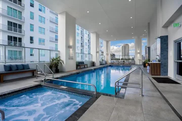 22nd Floor 1br Yotelpad Downtown Pool And Gym *