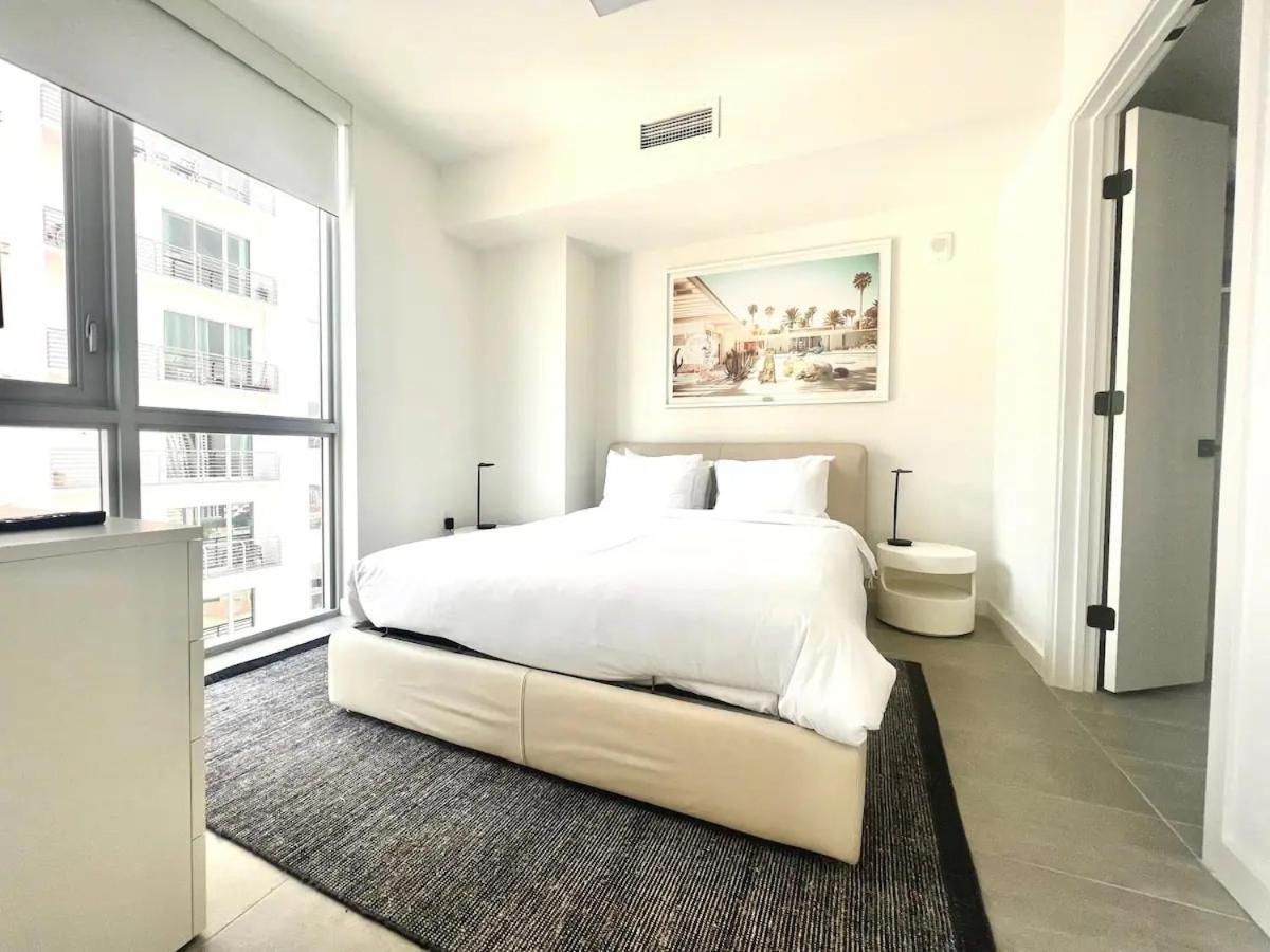 Apartment 22nd Floor 1br Yotelpad Downtown Pool And Gym Miami