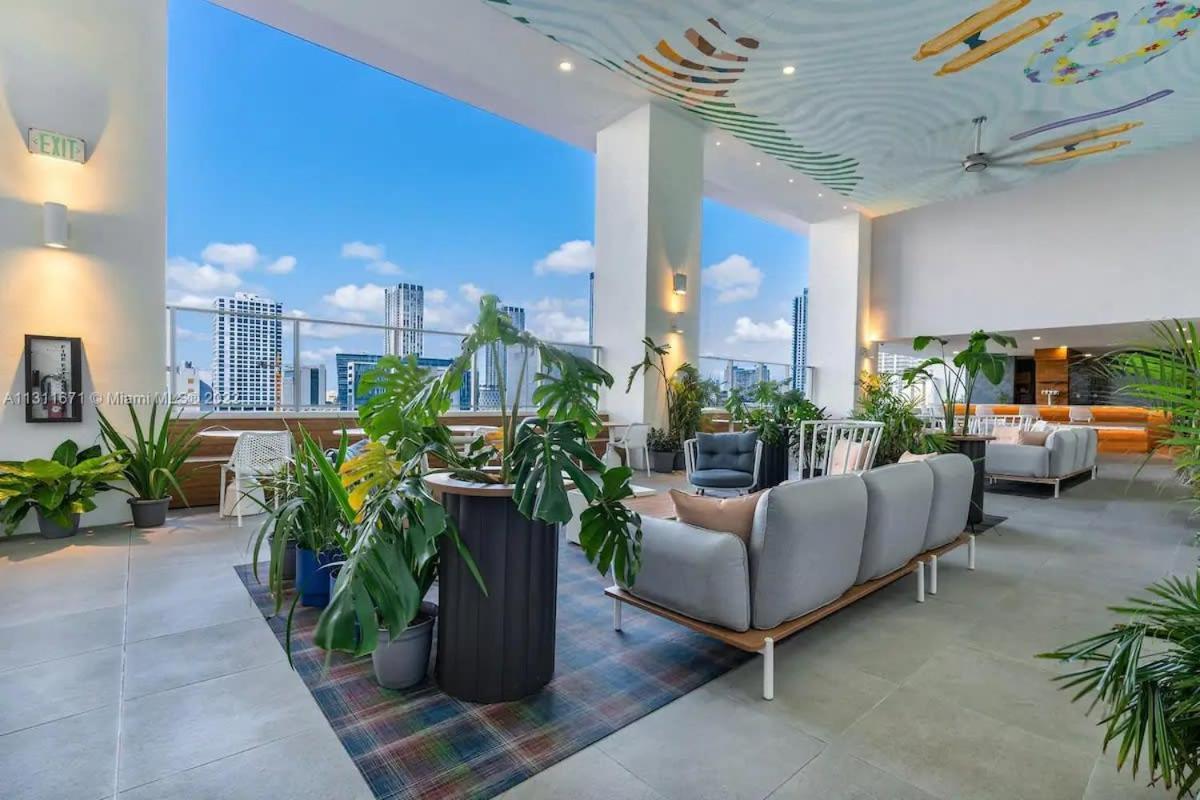 22nd Floor 1br Yotelpad Downtown Pool And Gym *